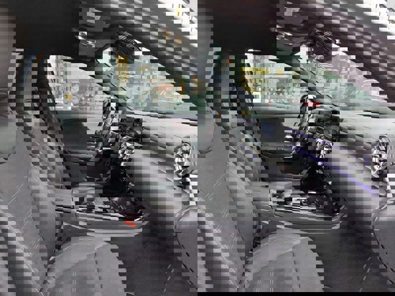 Image Mercedes-Benz CLASSE A A 250 e  Berline Compacte AMG Line 